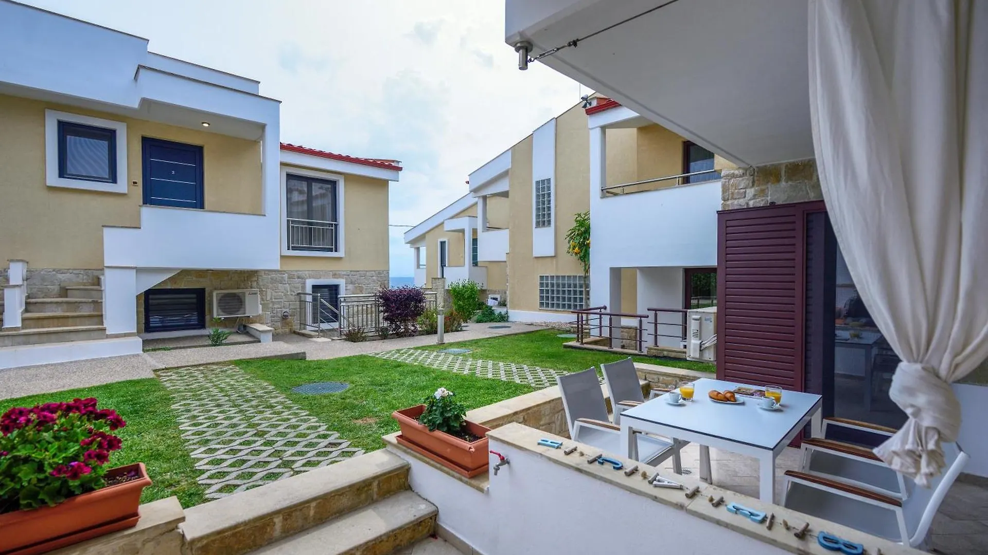 Elpiniki Luxury Apartments Nea Poteidaia