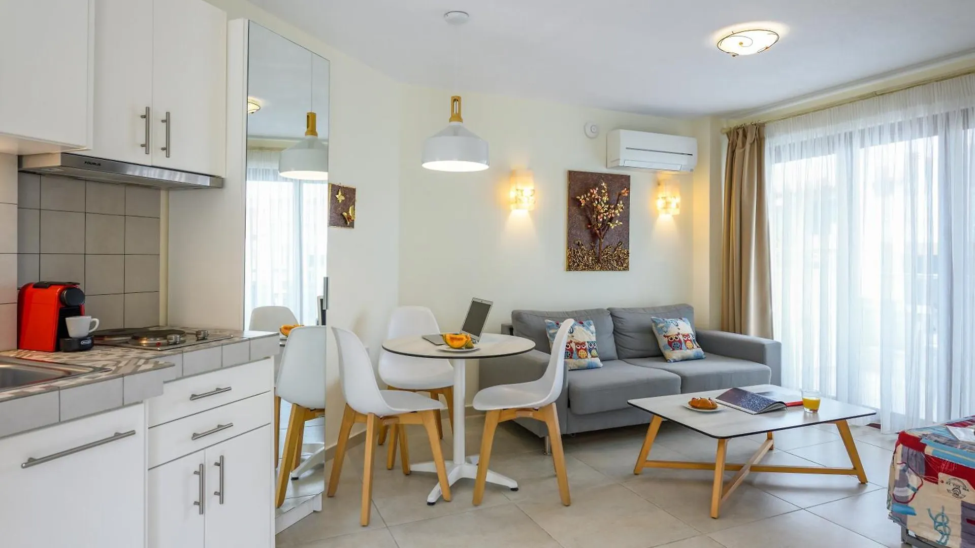 Elpiniki Luxury Apartments Nea Poteidaia Grecia