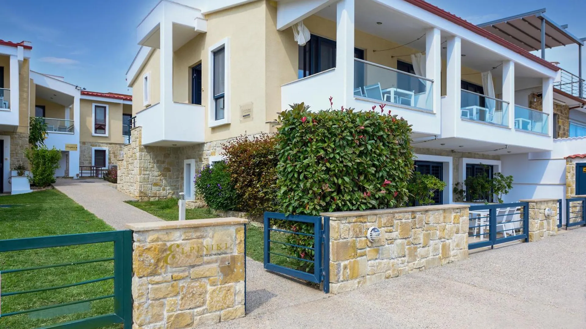 Elpiniki Luxury Apartments Nea Poteidaia