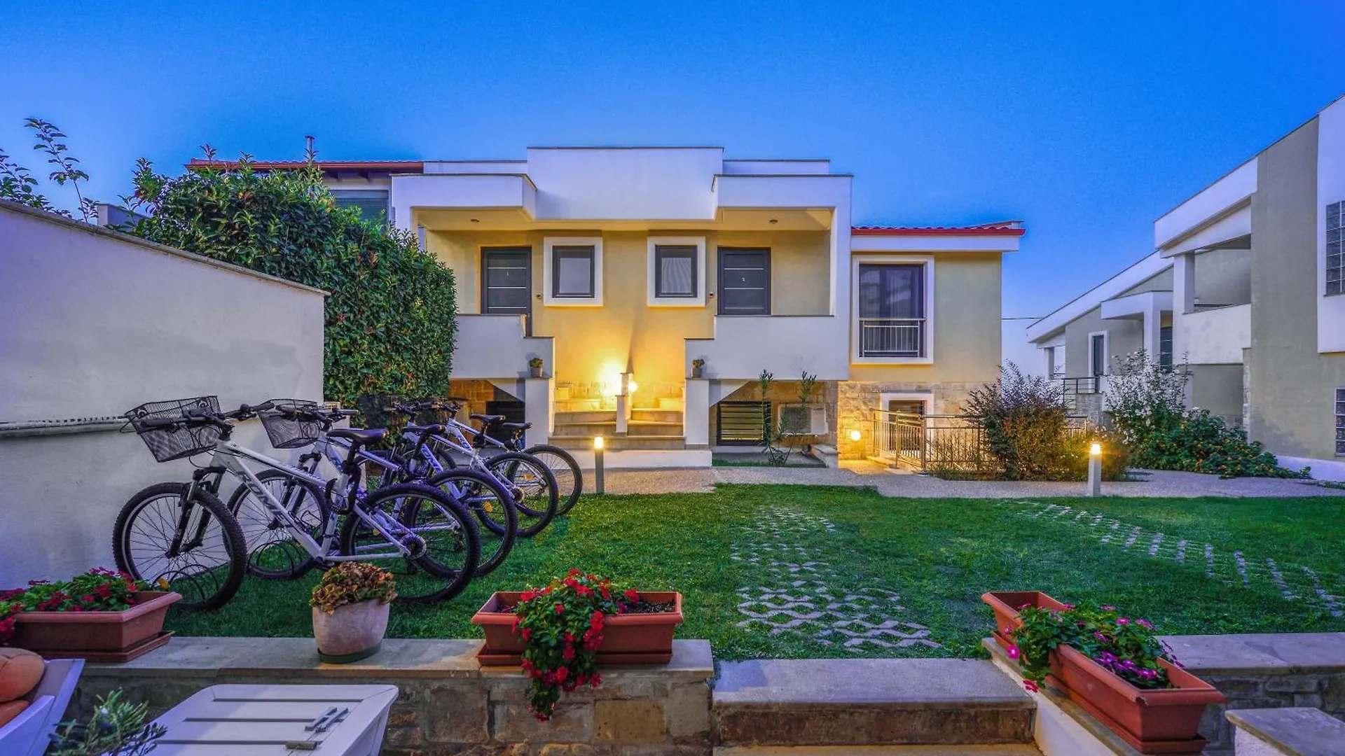 Elpiniki Luxury Apartments Nea Poteidaia