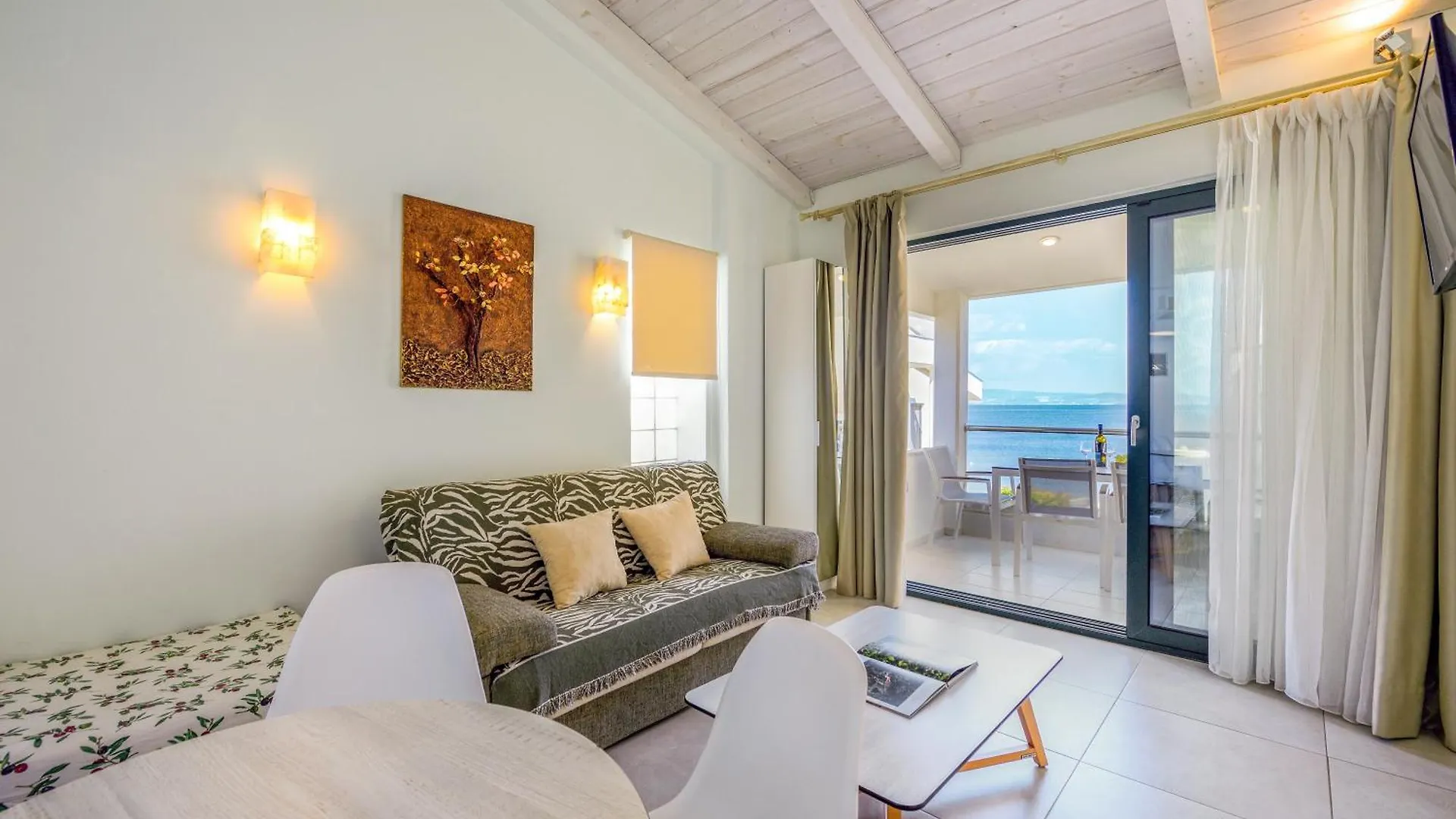 Elpiniki Luxury Apartments Nea Poteidaia